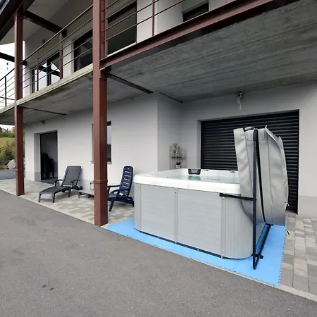 Holiday home Escape With Bubble Bath, Cleaning Included Martilly