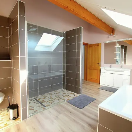 Escape With Bubble Bath, Cleaning Included Holiday home *
